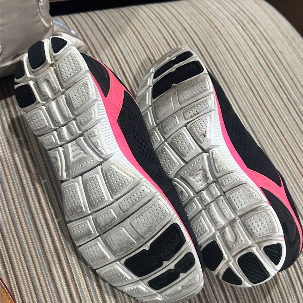 Black and Pink Mesh Athletic Shoes with Cushioned Sole. Excellent condition. - Picture 7 of 8